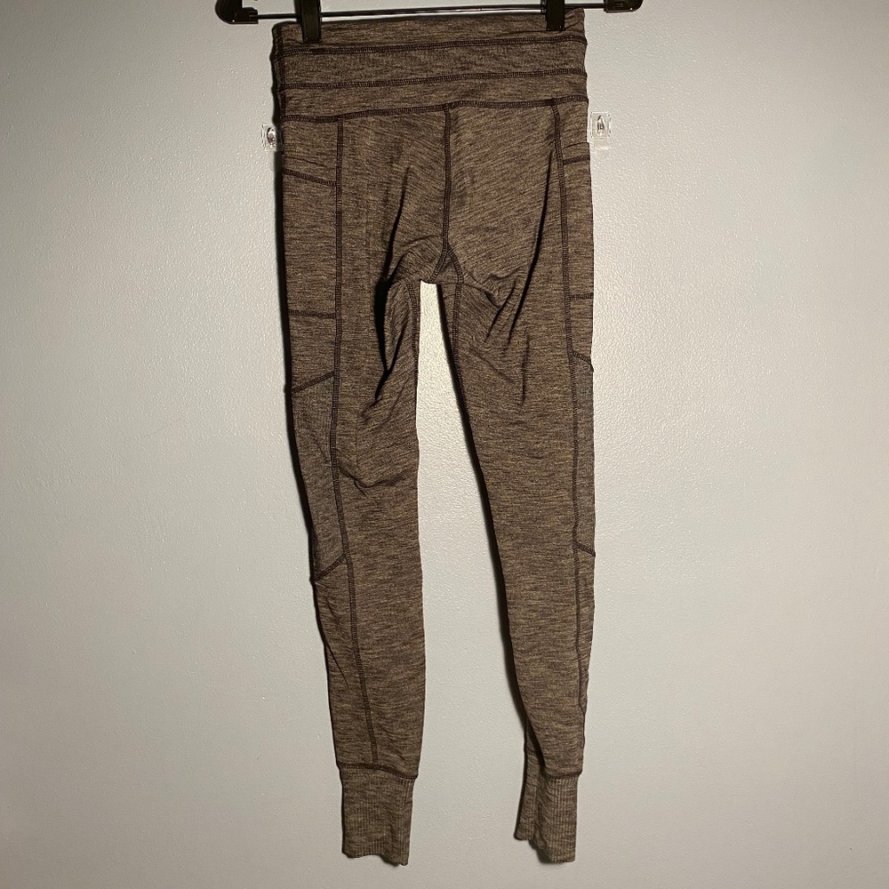 Grey leggings has pockets on the sides Atheta XS